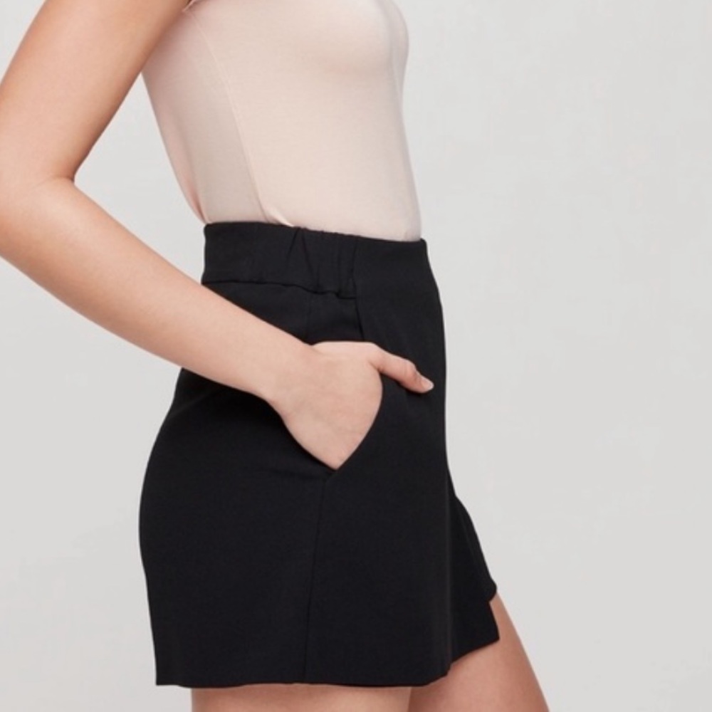 Black Aritzia Hikaru Black Skort size 0 asymmetrical - Picture 3 of 8